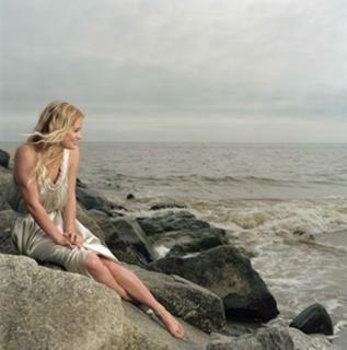 Emilie de Ravin feet photo thumbnail