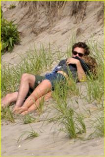 Emilie de Ravin feet photo thumbnail