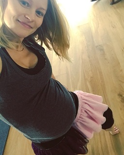 Emilie de Ravin feet photo thumbnail