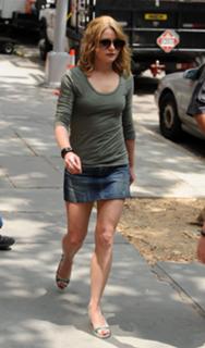 Emilie de Ravin feet photo thumbnail