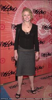 Emilie de Ravin feet photo thumbnail