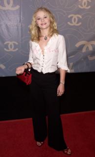 Emilie de Ravin feet photo thumbnail