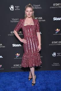 Emilie de Ravin feet photo thumbnail