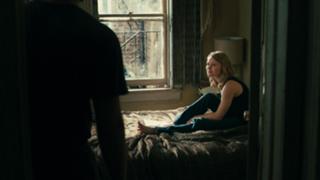Emilie de Ravin feet photo thumbnail