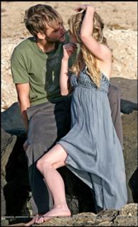 Emilie de Ravin feet photo thumbnail