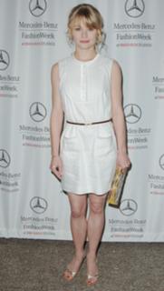 Emilie de Ravin feet photo thumbnail