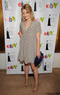 Emilie de Ravin feet photo thumbnail