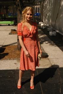 Emilie de Ravin feet photo thumbnail