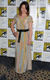 Emilie de Ravin feet photo thumbnail
