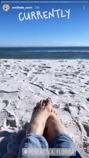Emilie de Ravin feet photo thumbnail