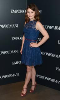 Emilie de Ravin feet photo thumbnail