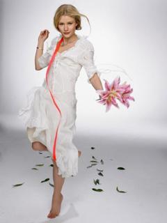 Emilie de Ravin feet photo thumbnail