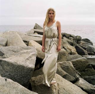 Emilie de Ravin feet photo thumbnail