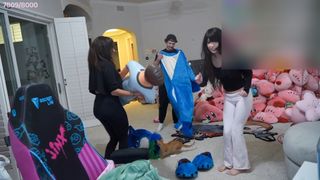 Emily 'Emiru' Schunk feet photo thumbnail