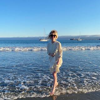 Emily Alyn Lind feet photo thumbnail