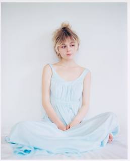 Emily Alyn Lind feet photo thumbnail