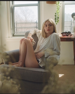 Emily Alyn Lind feet photo thumbnail