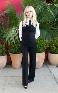 Emily Alyn Lind feet photo thumbnail