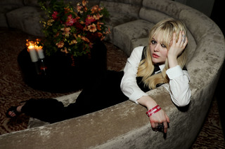 Emily Alyn Lind feet photo thumbnail