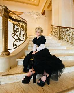 Emily Alyn Lind feet photo thumbnail