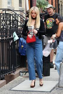 Emily Alyn Lind feet photo thumbnail
