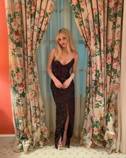 Emily Alyn Lind feet photo thumbnail