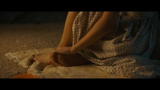 Emily Alyn Lind feet photo thumbnail