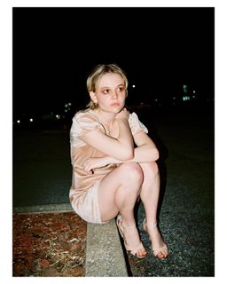 Emily Alyn Lind feet photo thumbnail