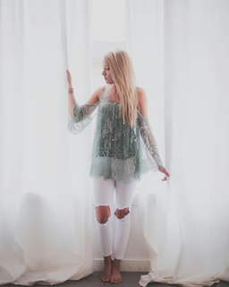 Emily Ann Roberts feet photo 17