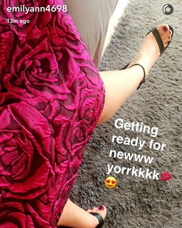 Emily Ann Roberts feet photo 12
