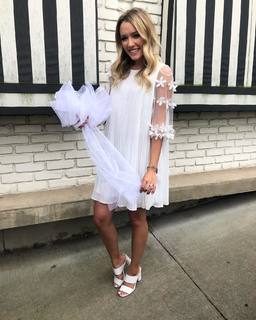 Emily Ann Roberts feet photo 10