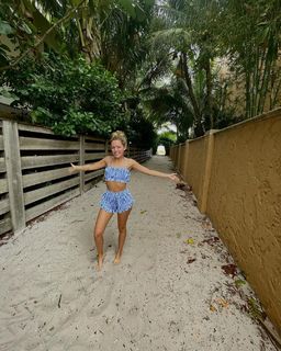 Emily Ann Roberts feet photo 18