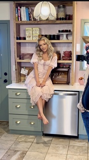 Emily Ann Roberts feet photo 12