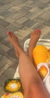 Emily Ann Roberts feet photo 9