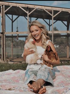 Emily Ann Roberts feet photo 19