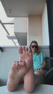 Emily Ann Roberts feet photo 15