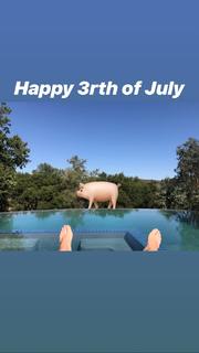 Emily Armstrong feet photo thumbnail