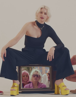 Emily Armstrong feet photo thumbnail