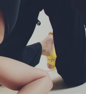 Emily Armstrong feet photo thumbnail