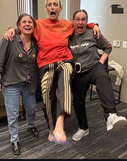 Emily Armstrong feet photo thumbnail