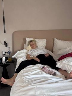 Emily Armstrong feet photo thumbnail