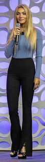 Emily Austin feet photo 13