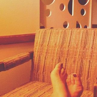 Emily Bergl feet photo 3