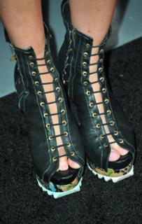 Emily Bergl feet photo 15