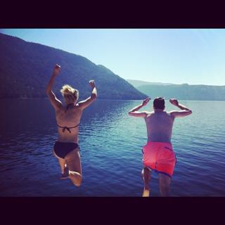 Emily Bett Rickards feet photo thumbnail