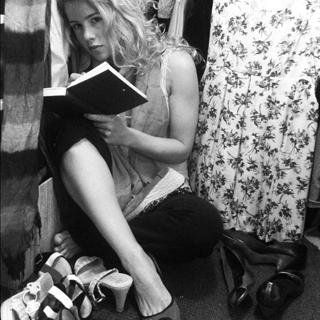 Emily Bett Rickards feet photo thumbnail