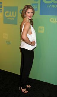 Emily Bett Rickards feet photo thumbnail