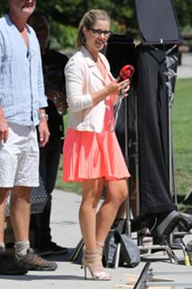 Emily Bett Rickards feet photo thumbnail