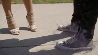 Emily Bett Rickards feet photo thumbnail