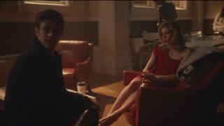 Emily Bett Rickards feet photo thumbnail